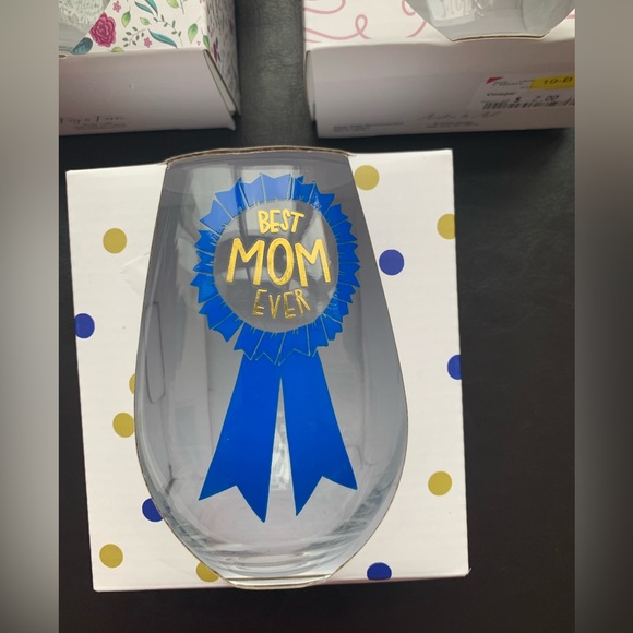 A set of 3 Mother's Day, Best Mom water or wine glasses Fig & Fern brand NWT - Picture 2 of 4